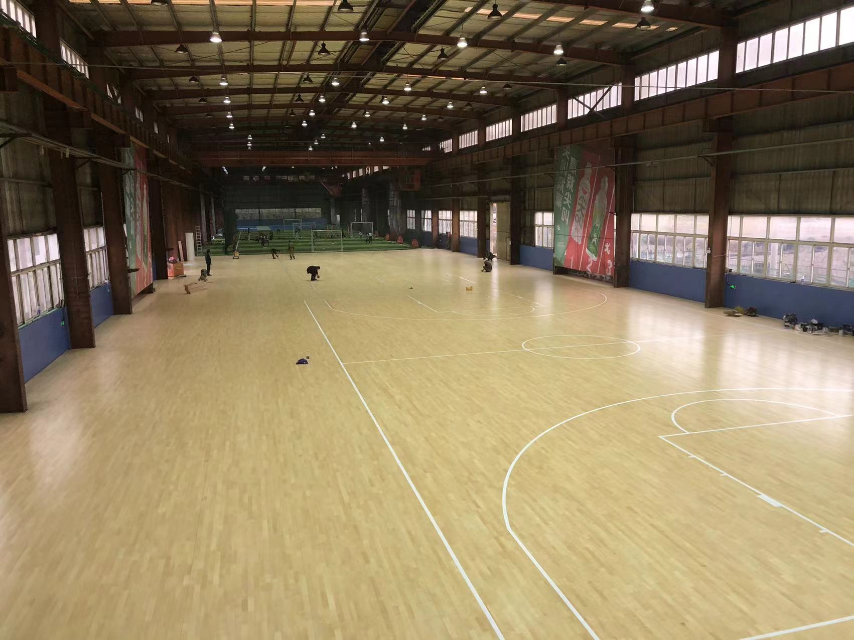 <b>江苏篮球馆体育木地板厂家直销 运动木地板铺装</b>