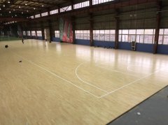 陕西篮球馆体育木地板安装翻新 运动木地板直销