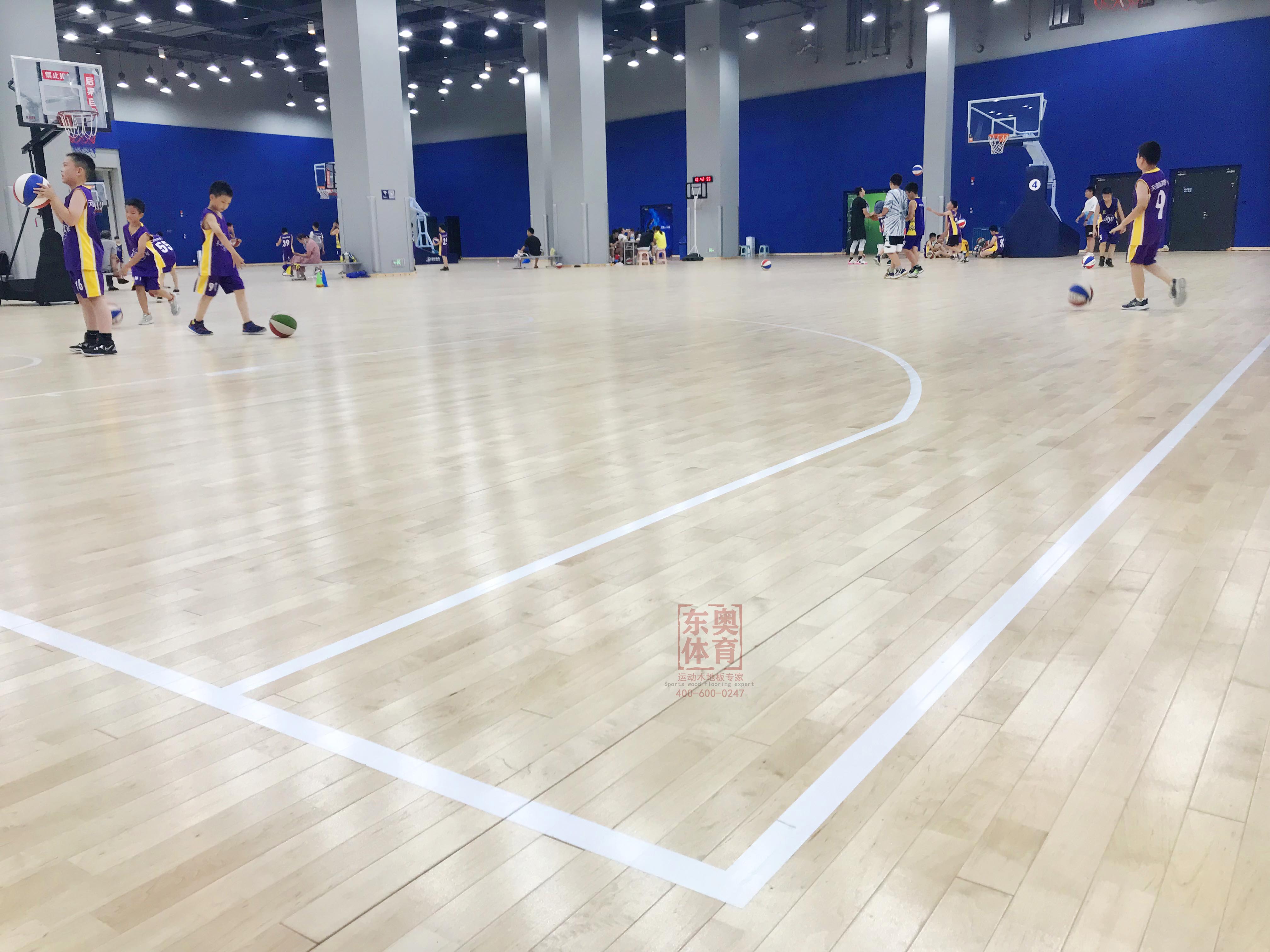 <b>太原篮球馆体育木地板安装翻新 运动木地板直销</b>