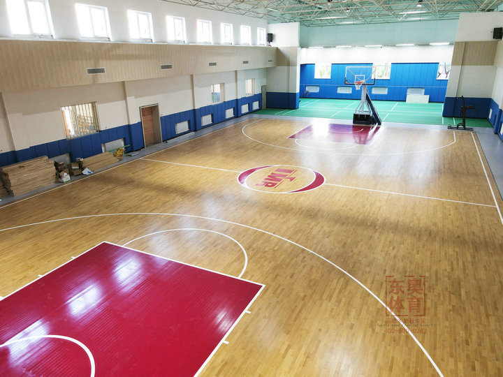 <b>杭州篮球馆体育木地板安装翻新 运动木地板直销</b>