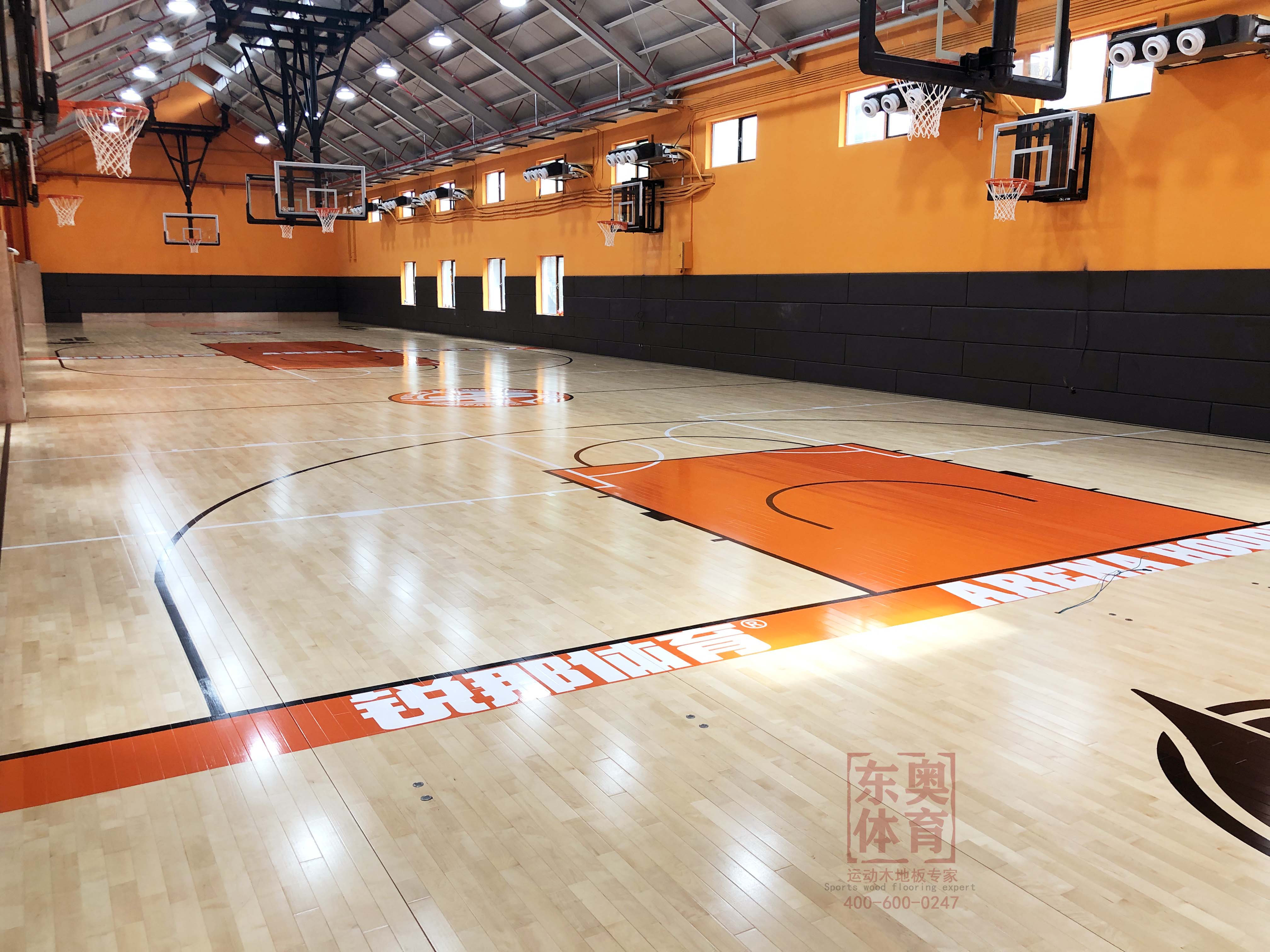 <b>天津篮球馆地面翻新彩图 运动木地板上门施工</b>